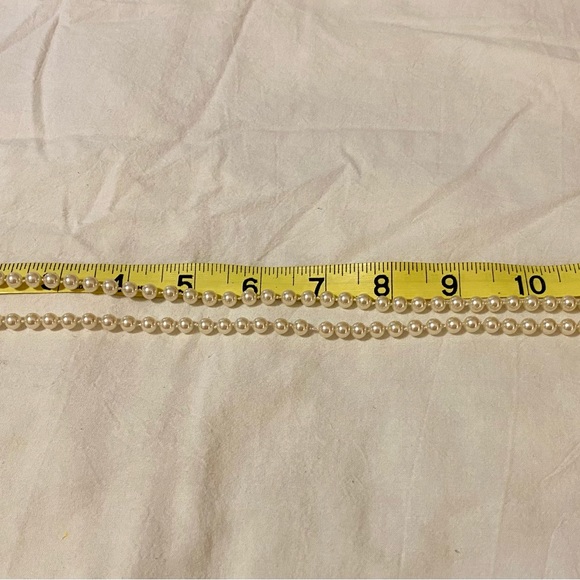 Vintage Pretty single strand Ivory faux pearl Necklace - Picture 8 of 15